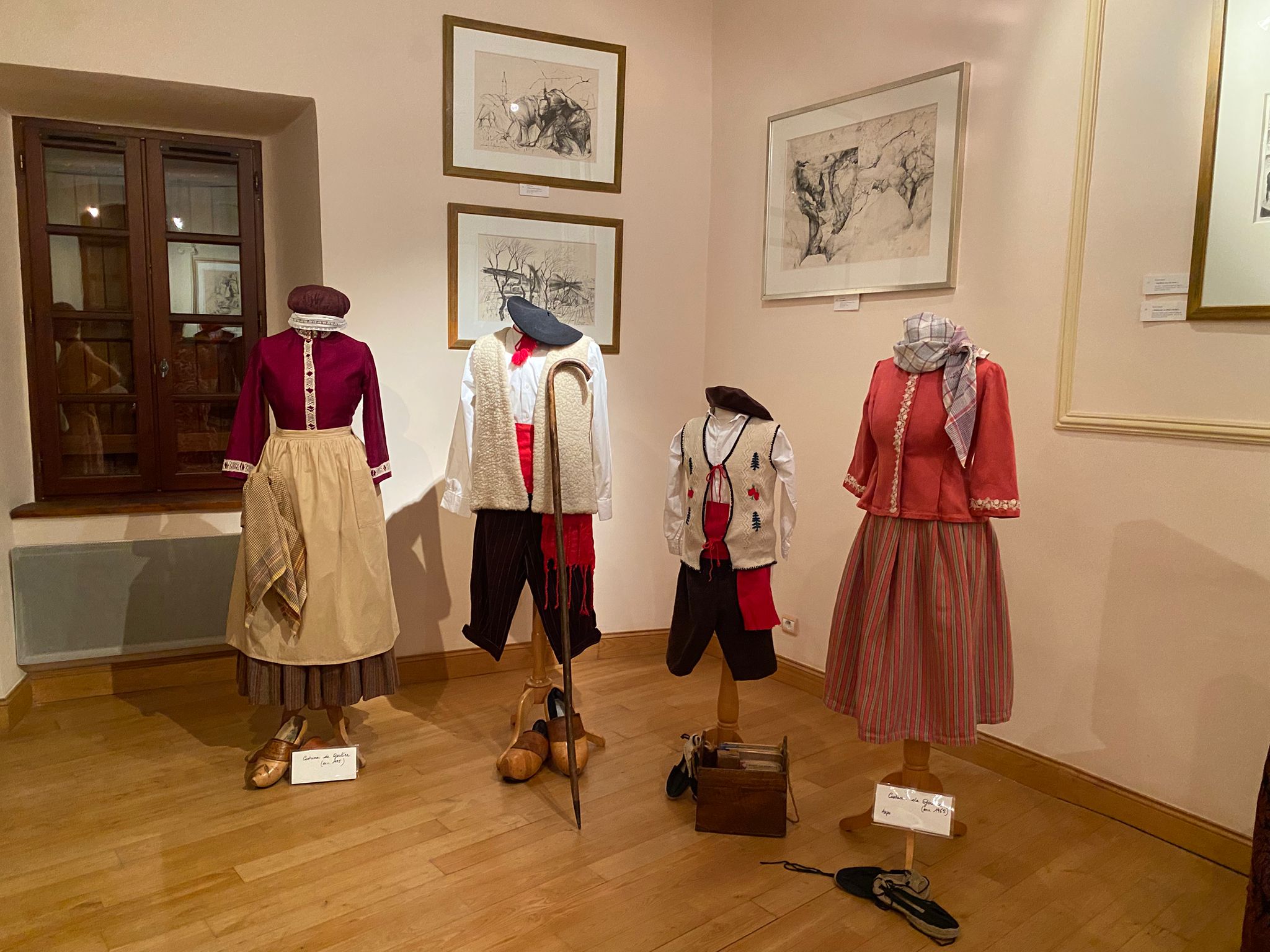 60 ans - Exposition de costumes régionaux - Maison des Consuls