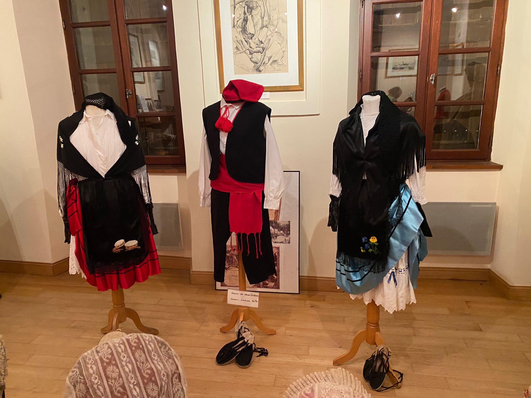 60 ans - Exposition de costumes régionaux - Maison des Consuls