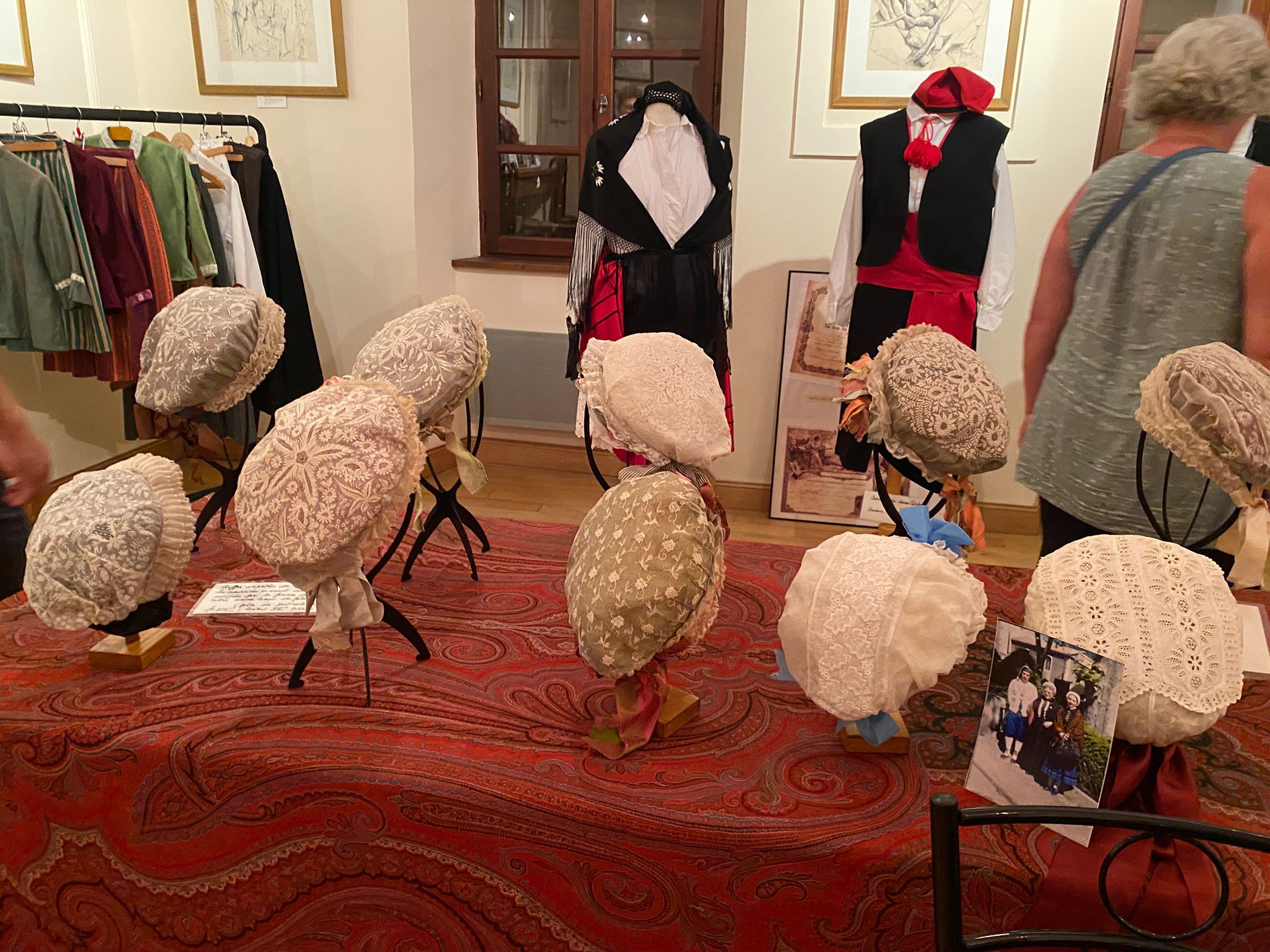 60 ans - Exposition de costumes régionaux - Maison des Consuls